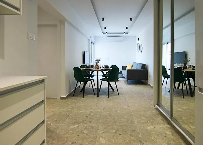 Phaedrus Living: Seaside Luxury Flat Lighthouse 69