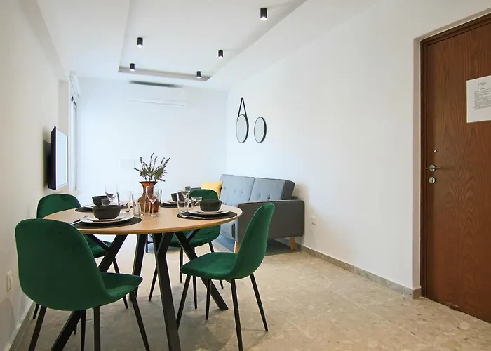 Phaedrus Living: Seaside Luxury Flat Lighthouse 69